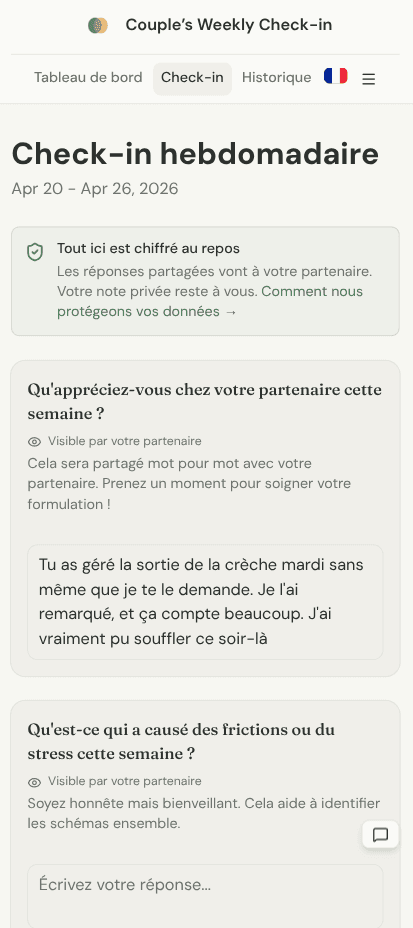 Le téléphone d'Alex affichant les questions hebdomadaires du check-in et ses réponses.