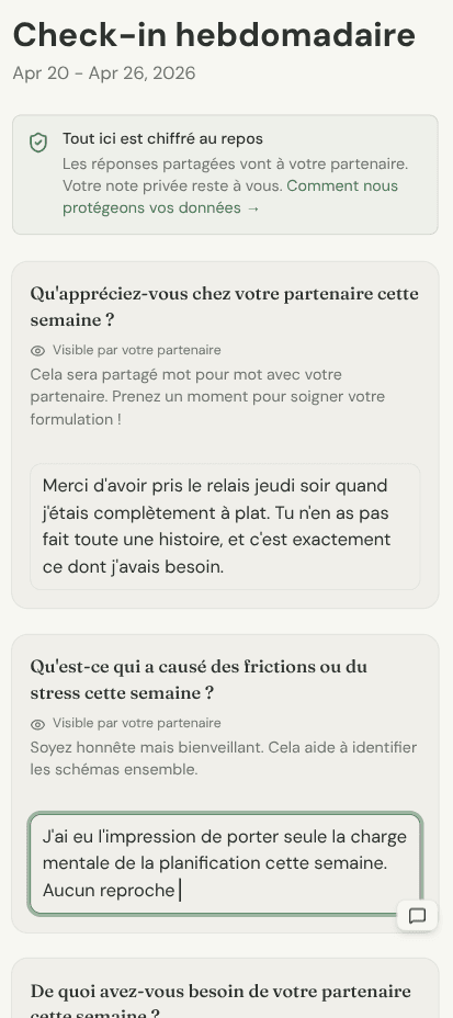 Le téléphone de Sam affichant les questions hebdomadaires du check-in et ses réponses.